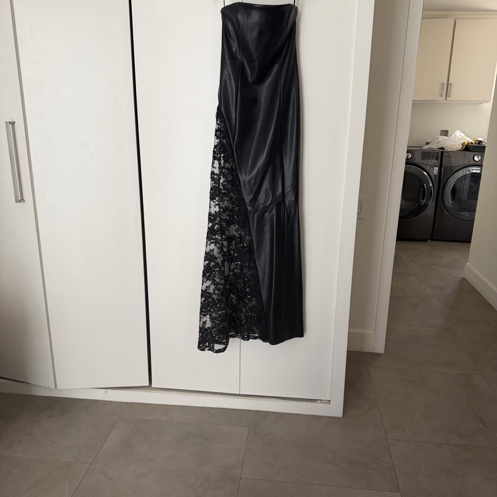 BNWT Alice + Olivia Black Maxi Dress with Lace Detail size 2 - Picture 3 of 4